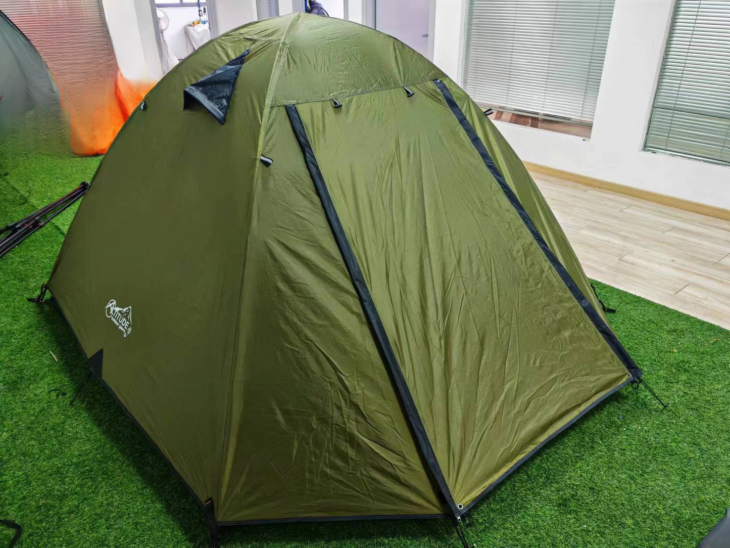 Altitude 3-person waterproof Camping tent