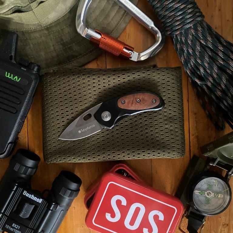 Spyderco 957 tactical survival camping knife