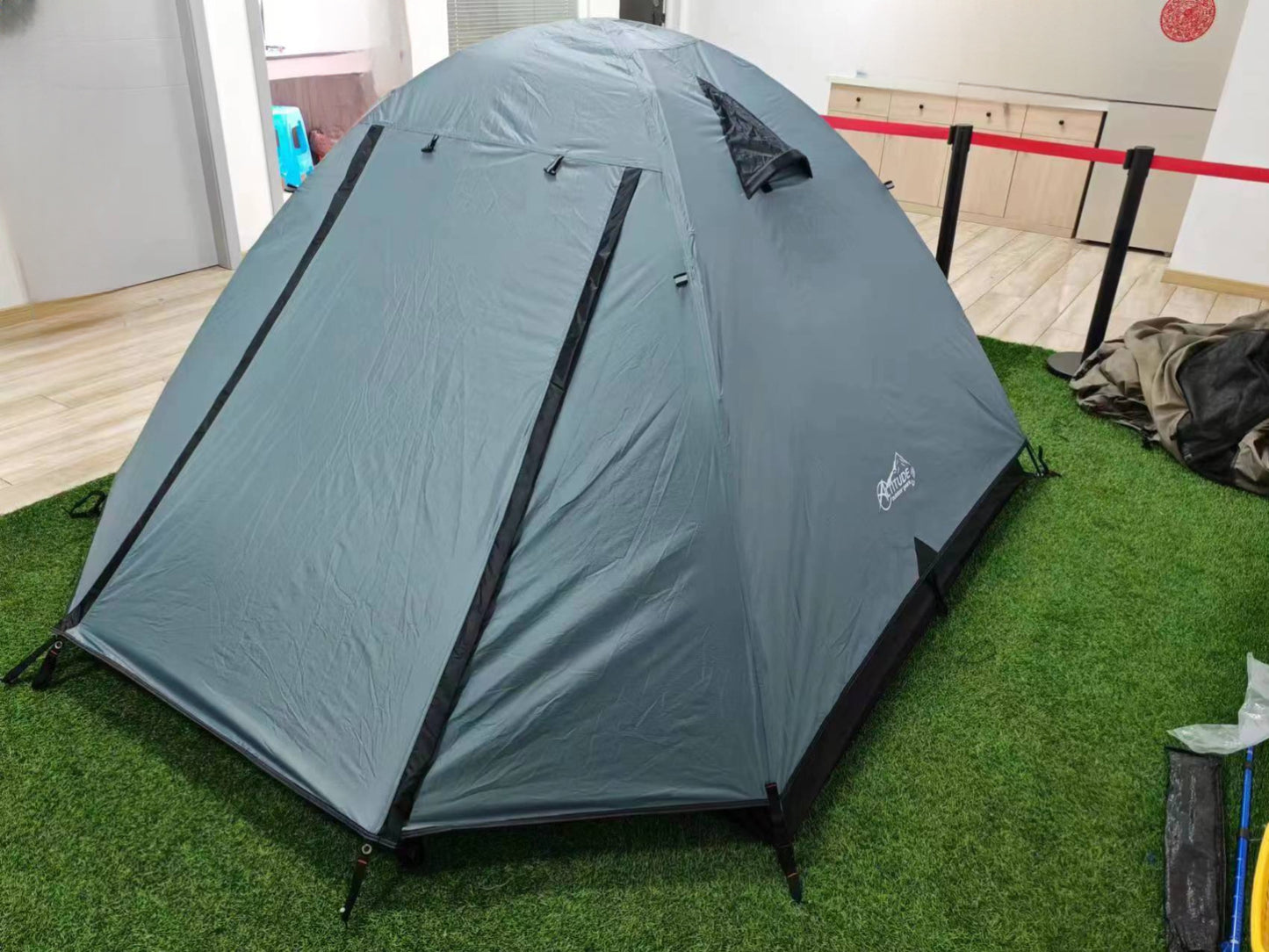 Altitude 3-person waterproof Camping tent