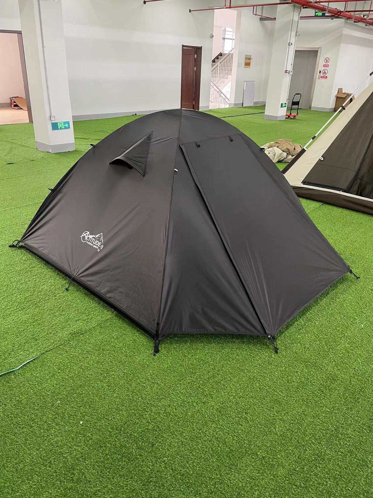 Altitude 3-person waterproof Camping tent