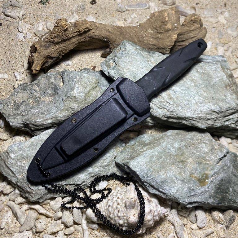 Smith & Wesson neck knife