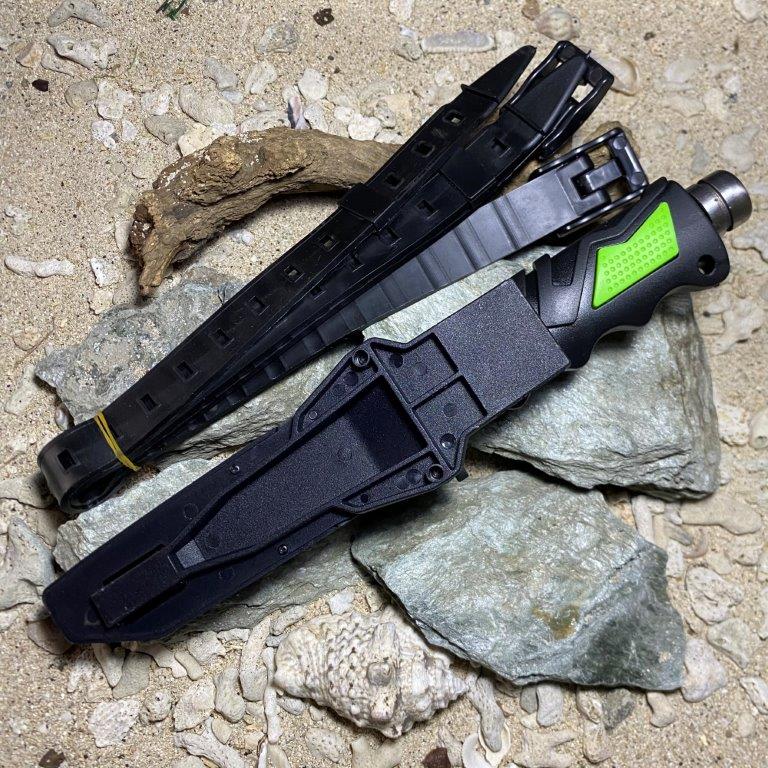 Diver's knife with sheath and leg straps -green